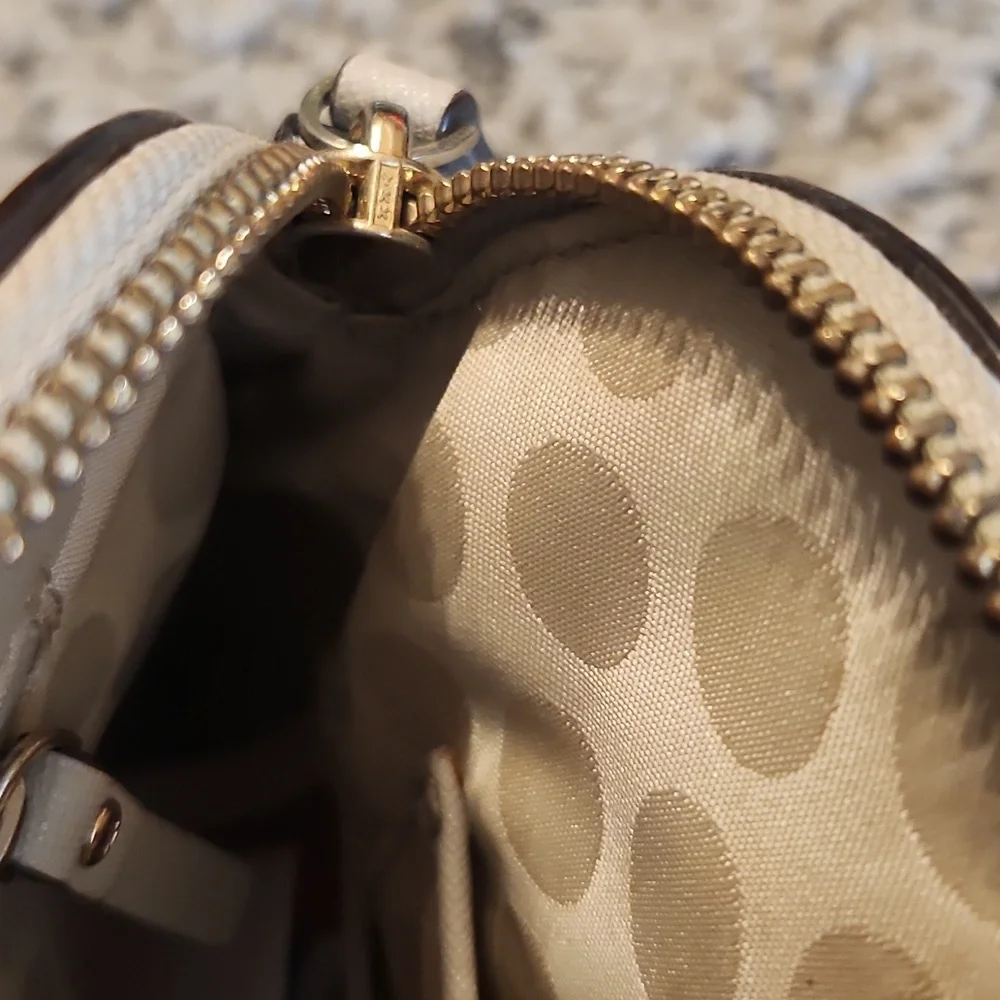 Purse - Picture 2 of 3